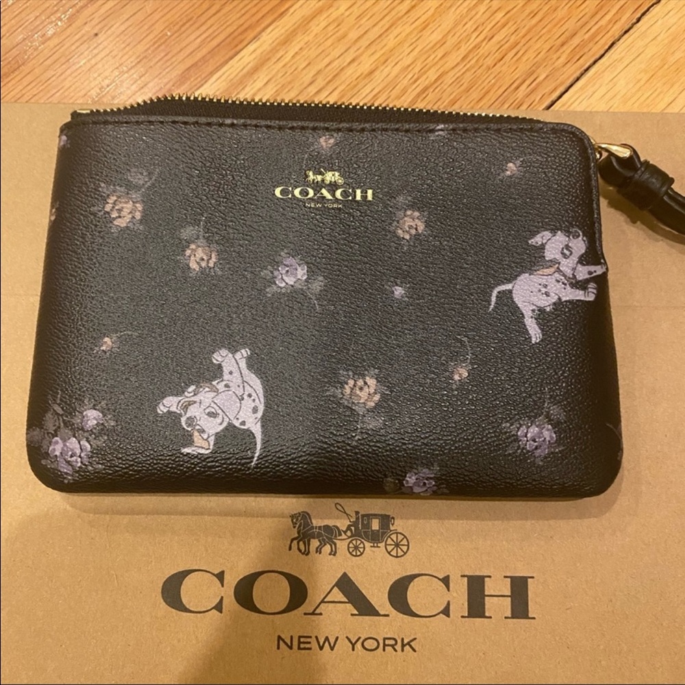 Coach Dalmatian Wristlet - Picture 2 of 4